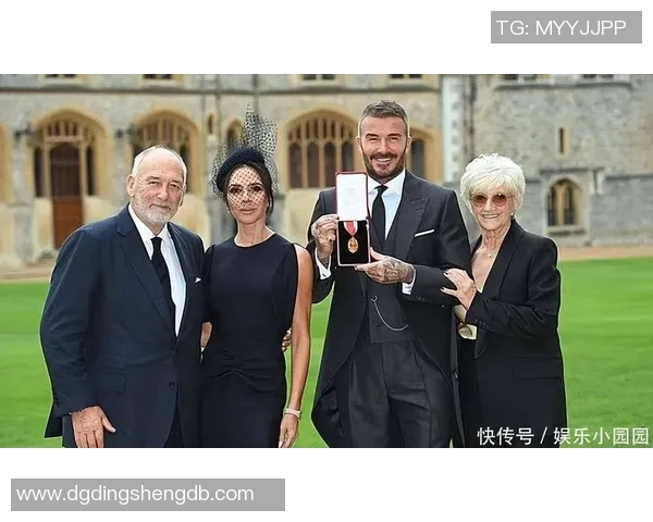 50岁贝克汉姆单膝下跪承受英王亲封爵士,爸爸妈妈和爱妻见证,长子仍缄默沉静 50岁贝克汉姆单膝下跪承受英王亲封爵士,爸爸妈妈和爱妻见证,长子仍缄默沉静